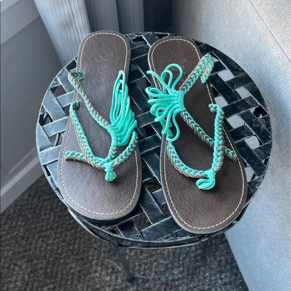 Plaka sandals